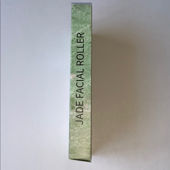 💕SOLD💕 Jade Facial Roller - Picture 2 of 3